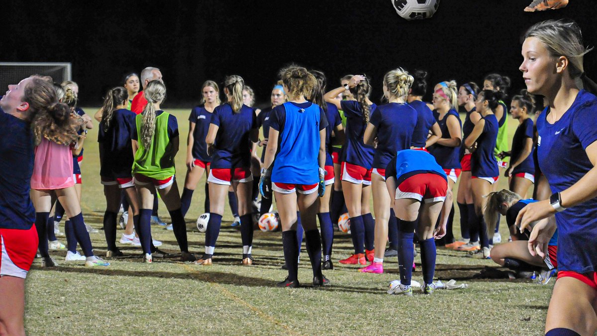 𝗢𝗡 𝗔 𝗠𝗜𝗦𝗦𝗜𝗢𝗡 ⚽️🦅

@usiwomenssoccer is getting ready for the <a href="/OVCSports/">Ohio Valley Conference</a> Championship Tournament.

#GoUSIEagles #OVCit