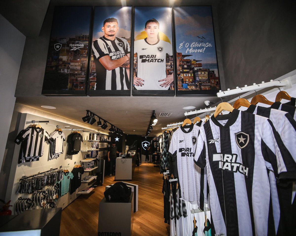 viniciusasbfr's tweet photo. Nova loja do Botafogo inaugurada no Barra Shopping. Venda da linha oficial e casual do futebol. Também tem as lindas camisas do Basquete! A próxima será em General Severiano! 👏🔥🔥👏
#BotafogoStore https://t.co/Rg1ruD9hD7