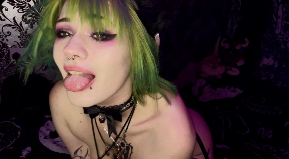 2cBree's tweet photo. Screenshot from my most recent video Dm or comment if interested 😘💕
#ContentCreator #content4sale #content_seller #nekogirl #gothic #emo #send https://t.co/GKrtCMLCp8