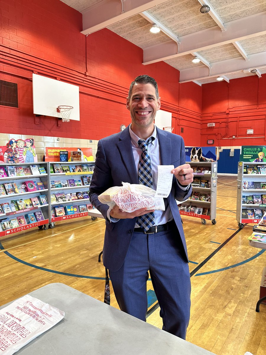 PS18_PTA's tweet photo. 🔚That’s a wrap for our FALL @scholastic book fair!📚

Thank you for your support! Thank you to all our parent volunteers!!! 

Happy Reading!!! 📚🔚 @PS18_Winchester 

#ps18 #ps18winchesterschool #winchesterwizards #thewinchesterschool https://t.co/jRUIKiilER
