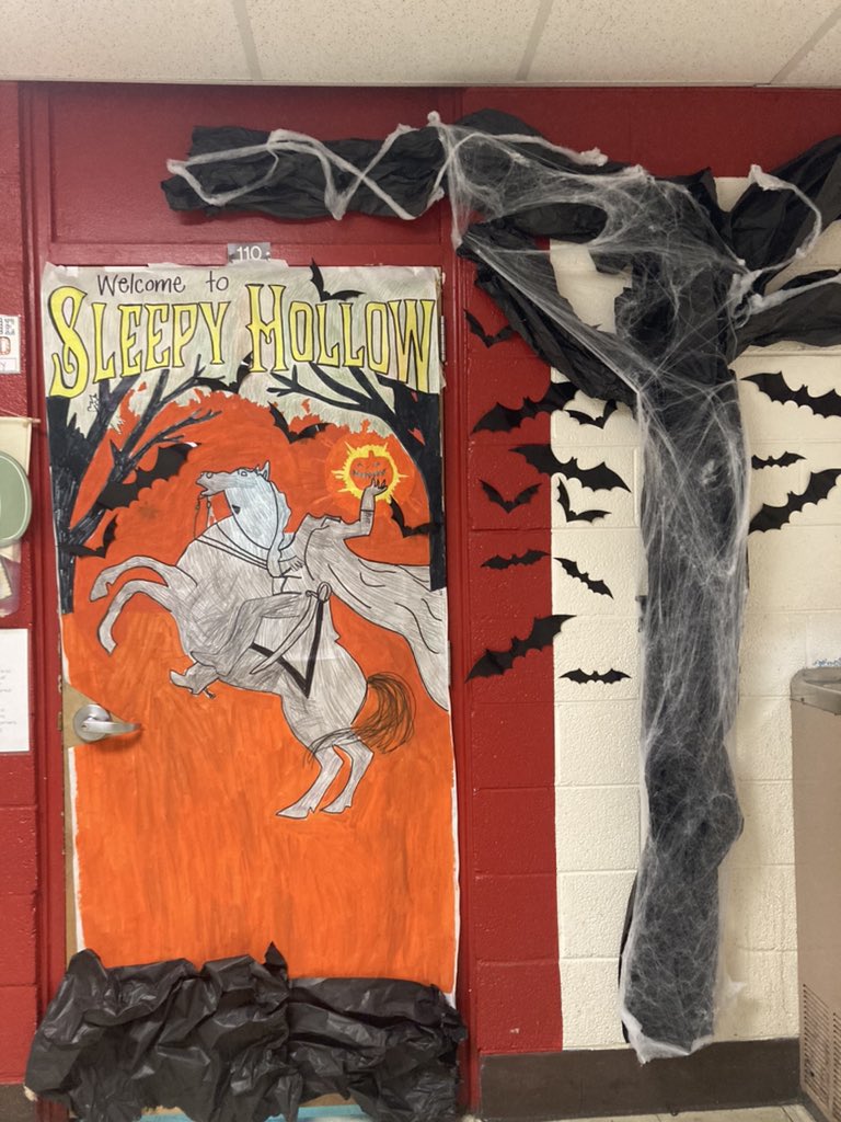 A book study and room transformation for “Sleepy Hollow” 🖤 this week has been full of engagement and a thirst for reading 📖