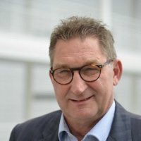 RicharddeMos's tweet photo. Mr. Citybranding is niet meer. Tot mij is het bericht gekomen dat ambtenaar @ernstvandenberg is overleden. Ernst wist als geen ander wat #stadstrots was en hoe we onze mooie stad moeten promoten. Familie en vrienden veel sterkte. R.I.P Ernst. Ik zal je missen ouwe reus! https://t.co/Hrd6iFM4KI