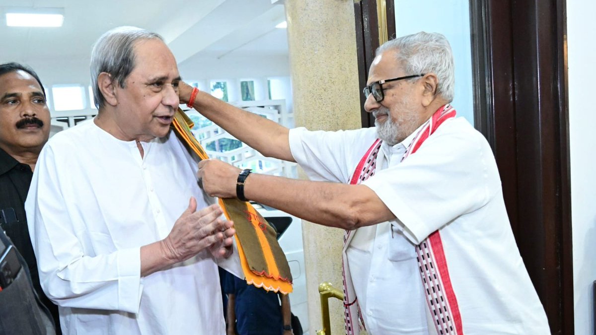 Naveen_Odisha's tweet photo. Glad to meet the Governor of #Odisha Prof. Ganeshi Lal Ji who is leaving Odisha after serving the state for more than five years. Thank him for his services to the state and convey my good wishes. https://t.co/BPdZfOFcEL
