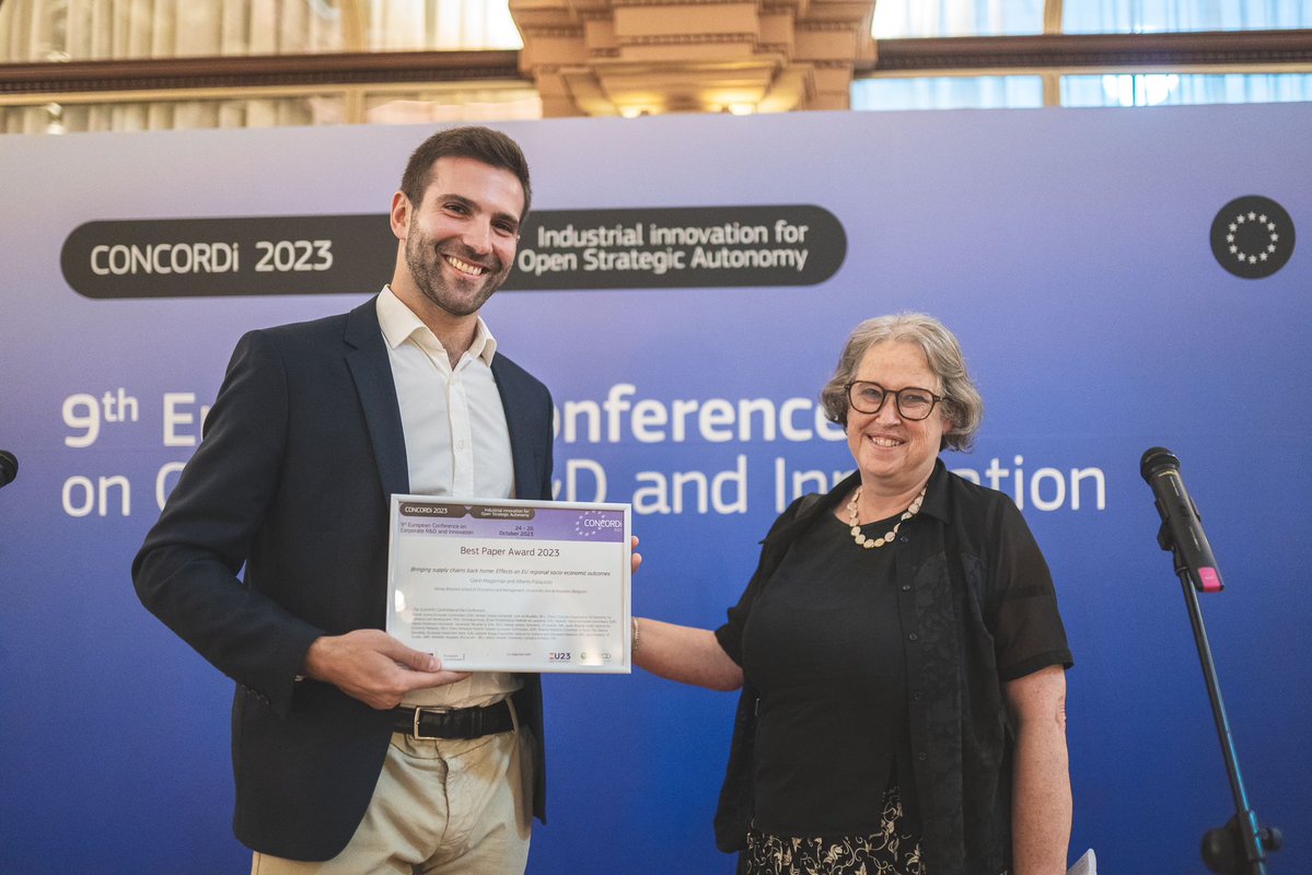 landabaso1's tweet photo. Congratulations to @GlennMagerman and @albepal for the Best Paper Award 2023 of the 🇪🇺 Conference on Corporate R&amp;D and Innovation #CONCORDi

Also to @ricardo_hausman for receiving the first ever Fair and Sustainable Economy Award 💫
#Science4Policy https://t.co/3NG7wBZt1U