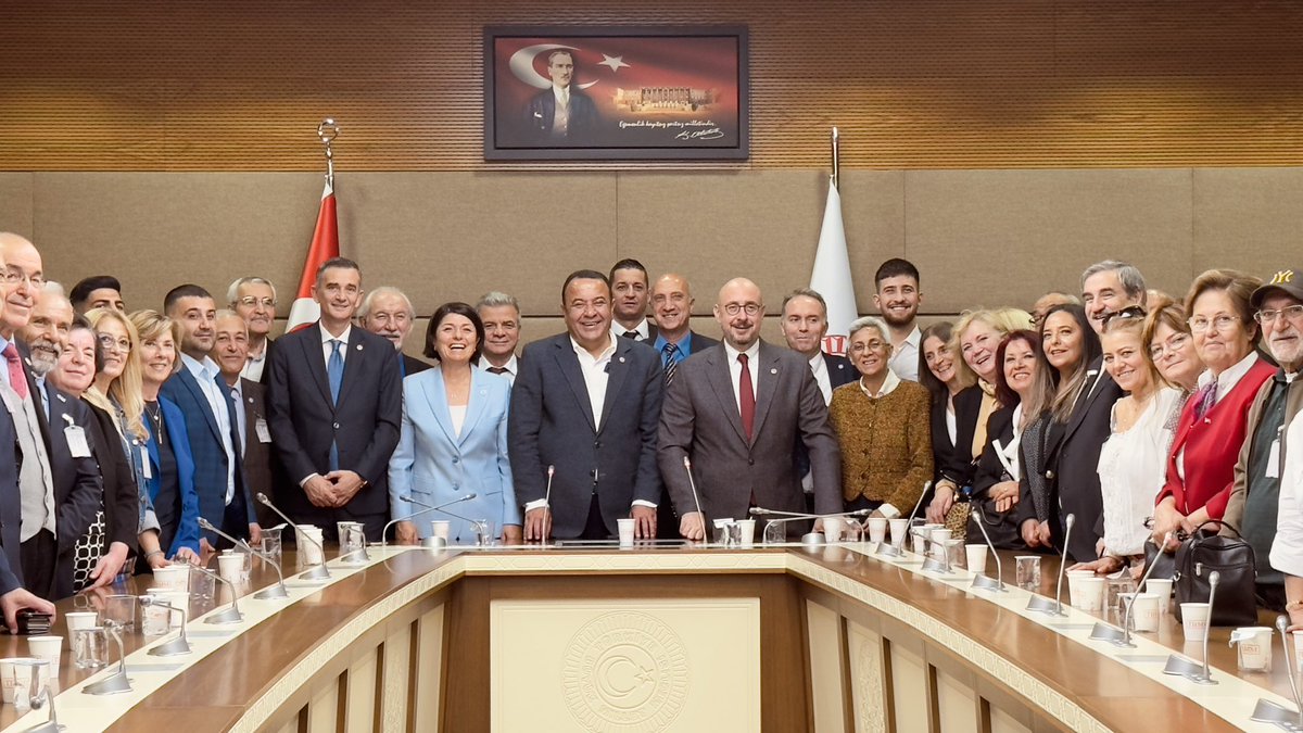 28. Dönem İYİ Parti Ankara Milletvekili Adayımız ve önceki dönem Çankaya İlçe Başkanımız Sn. Kevser Ofluoğlu ile İYİ Parti'mize gönül vermiş yol arkadaşlarımızı Gazi Meclisimizde misafir ettik.

Nazik ziyaretlerinden dolayı kendilerine teşekkür ederim.