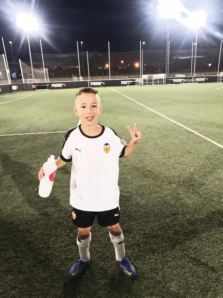 union_ibcf's tweet photo. ⚽♥️🖤  Pues así lo disfrutaron nuestros peques en @Academia_VCF

Bruno Monedero y Aser Porta 🔝👏🏻👏🏻

@Academia_VCF
#sentiment #valentia #germanor
#ADNVCF🦇
#escolesvcf

#SomosUnión 
#GoDimoniets😈
@11teamsports
@vocamini_app
#sorsiemorsi

@esportbase
@ValenciaBasecom https://t.co/aLYX4TdeVv
