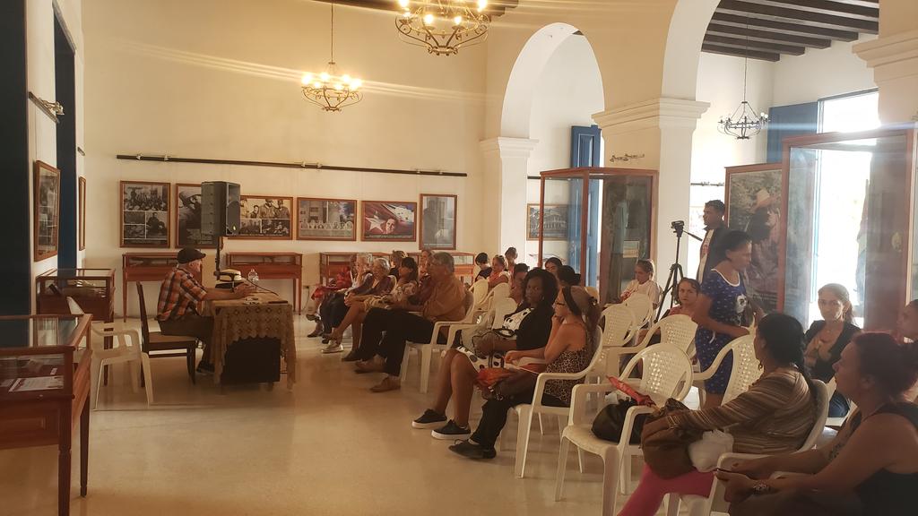 NilcerBatista's tweet image. Continúan las sesiones teóricas del Congreso de Pensamiento en la #FCI2023 en #Holguín #Cuba donde se exponen valiosas experiencia s y obras que delatan logros de investigadores cubanos formados por la obra de la #CulturaCubana #SomosCulturaHolguín