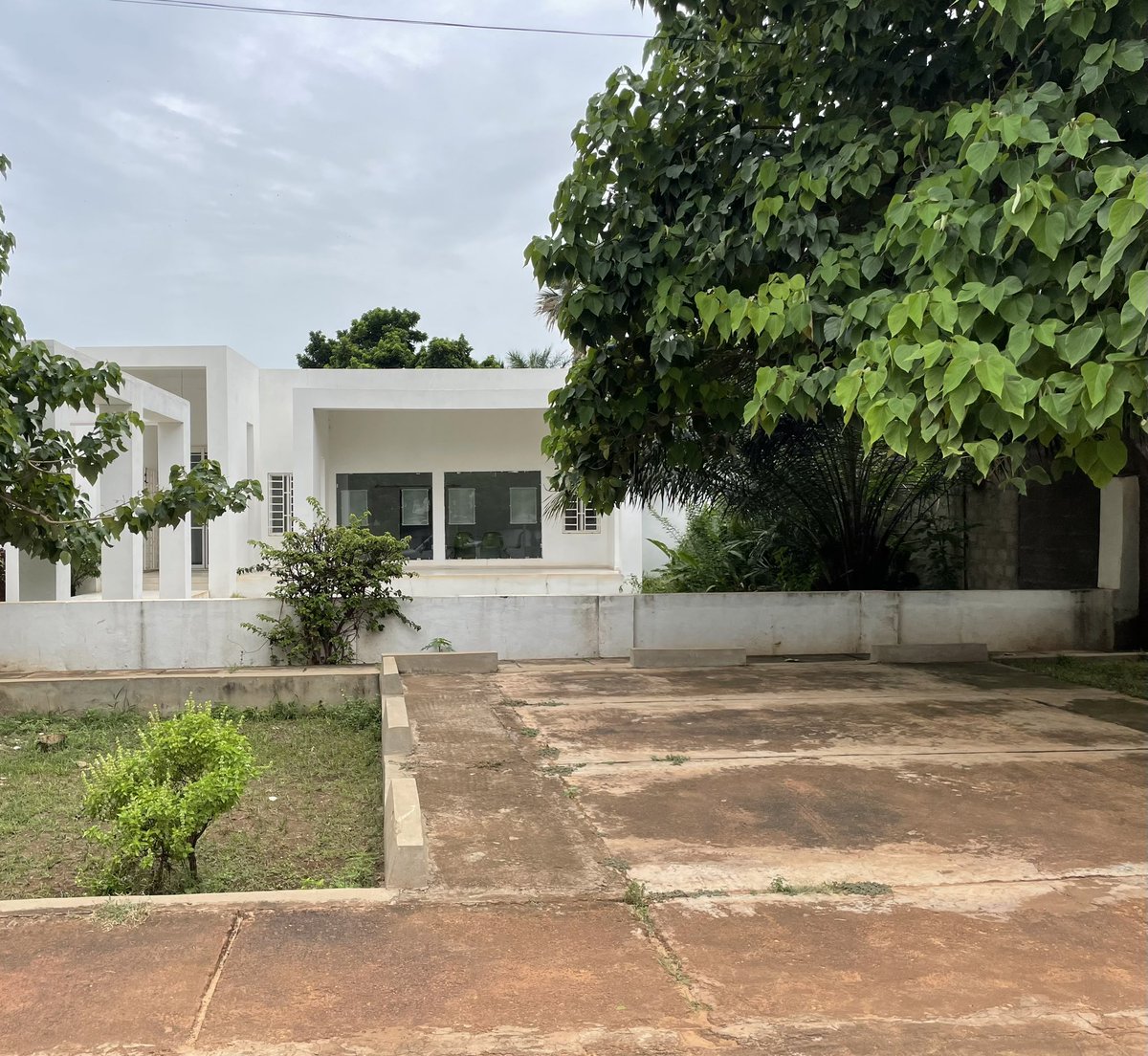 dabaanani's tweet photo. Office Space For Rent!

Location: Fajara Highway 

Call or send us a message on WhatsApp: +220 721 3044/ 505 5770

#properties #estate #realestate #housing #land #gambia #propertiesingambia #rentals #rental #house #villa #dabaananipropertymanagement #dpm #dabaananirealty https://t.co/NxgFEiobQL