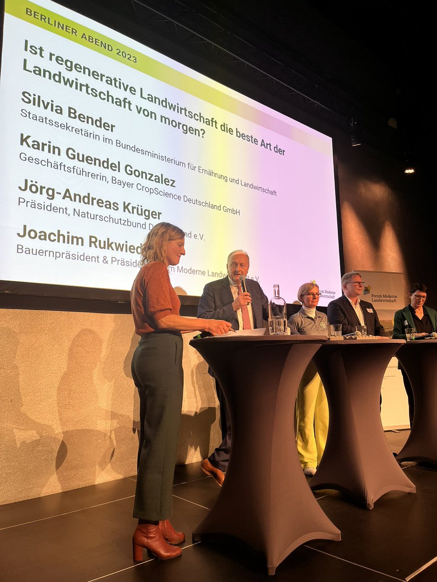 DBV-Präsident <a href="/JRukwied/">Joachim Rukwied</a> heute Abend beim Berliner Abend vom <a href="/modernelw/">Die Moderne Landwirtschaft</a>. 
Thema der Diskussion: Regenerative #Landwirtschaft! 🌾