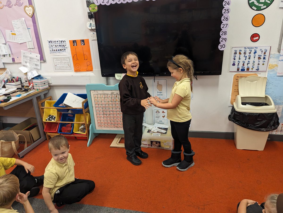 EastfieldPSHull's tweet photo. 1GW learnt about Hindu and Christian weddings today! We had some wonderful volunteers to act out what happens #epsRW https://t.co/ikD9GWez2R