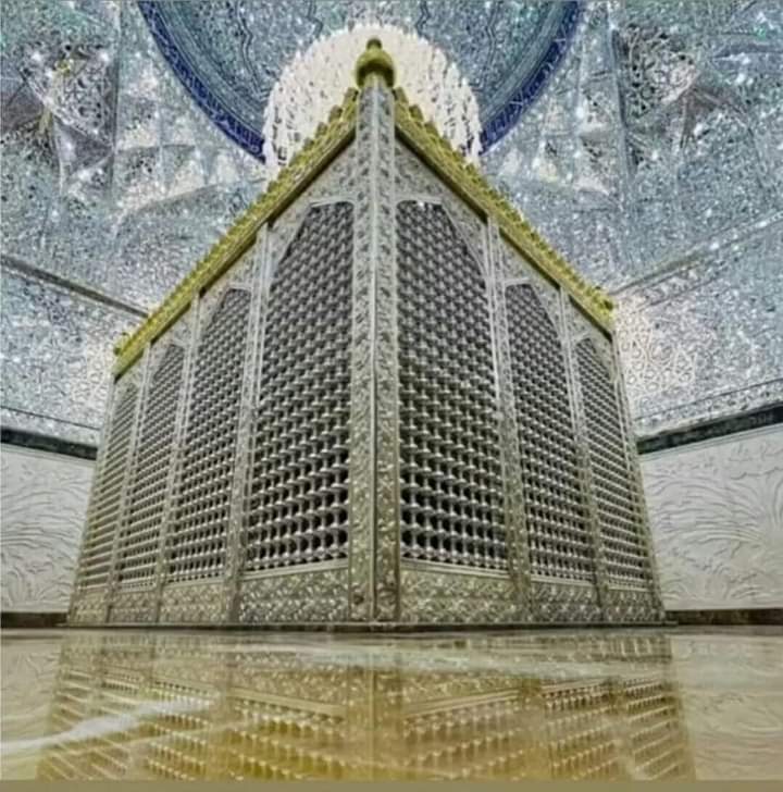 #ShaykAbdulQadirTheTruthful
اسی طرح آپ ؒ اپنے بارے میں فرماتے ہیں:

’’جب میں 10سال کا تھااپنے گھر سے مدرسہ جارہا تھا تو مَیں دیکھ رہا تھا کہ میرے اِردگرد فرشتے چل رہے ہیں- جب مَیں مدرسے پہنچا تو بچوں سے فرشتوں کو یہ کہتے ہوئے سنا کہ اللہ کے ولی کے لیے جگہ چھوڑ دو