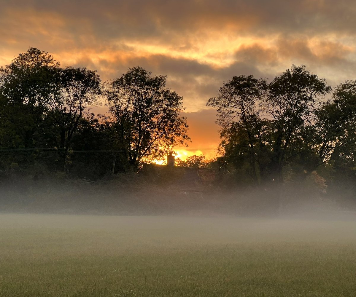 What a gorgeous sight as I got home tonight. 💙 Right time, right place. #photography #landscapephotography #misty #sunset #Sunsetphotography #Norfolk #Norfolklife