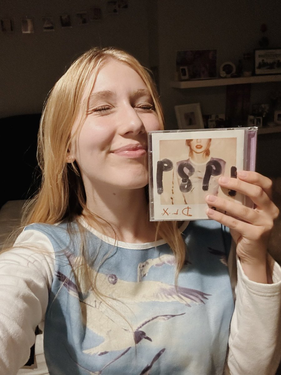 julie_swiftiee's tweet image. #InMy1989TaylorsVersionEra 🩵🫶🏻
can’t wait to listen tonight! i’m doing a listening party with some friends and it’s gonna be so fun to enter the wonderland that is the 1989 album all over again!! @taylornation13 @taylorswift13