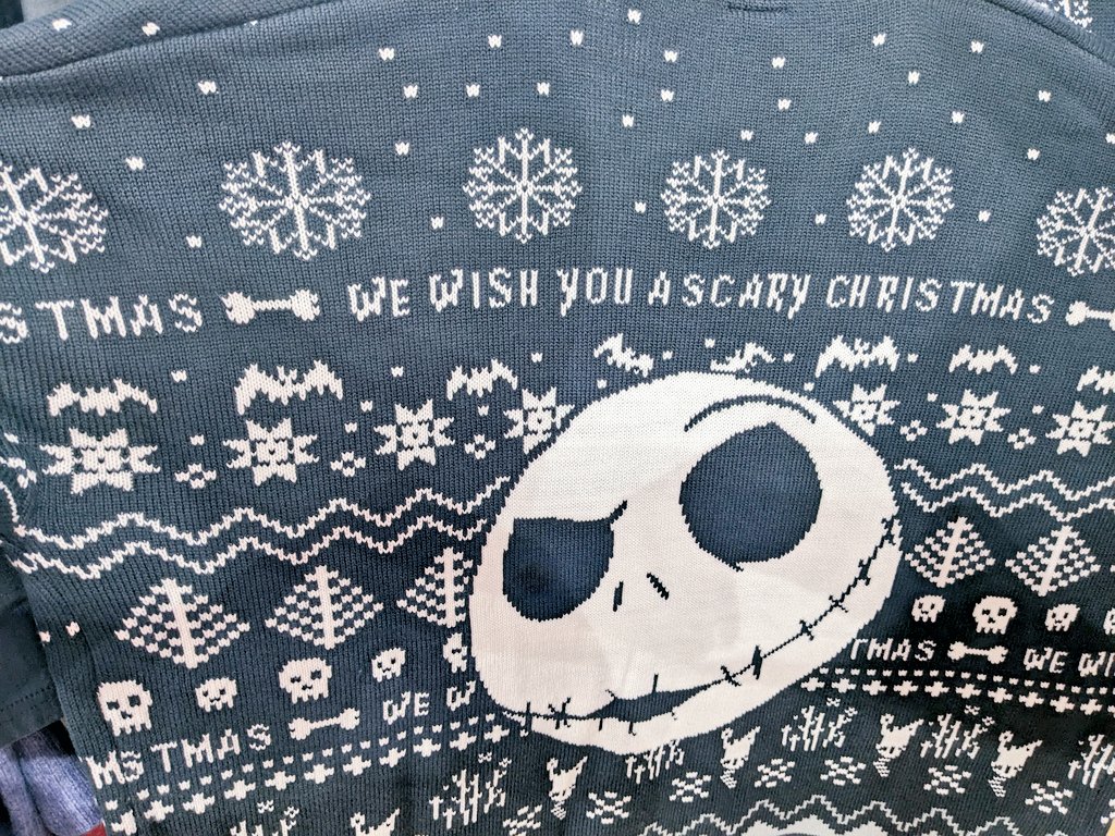 Euthumia's tweet photo. #asda nagyon jól csinálja idén is a pólók eléggé dilisek
#teamxmas
Egy jött is velünk haza, arról nincs kép, mert ajándék lesz (babona)
#thisisuk https://t.co/5R9s1AMTDN
