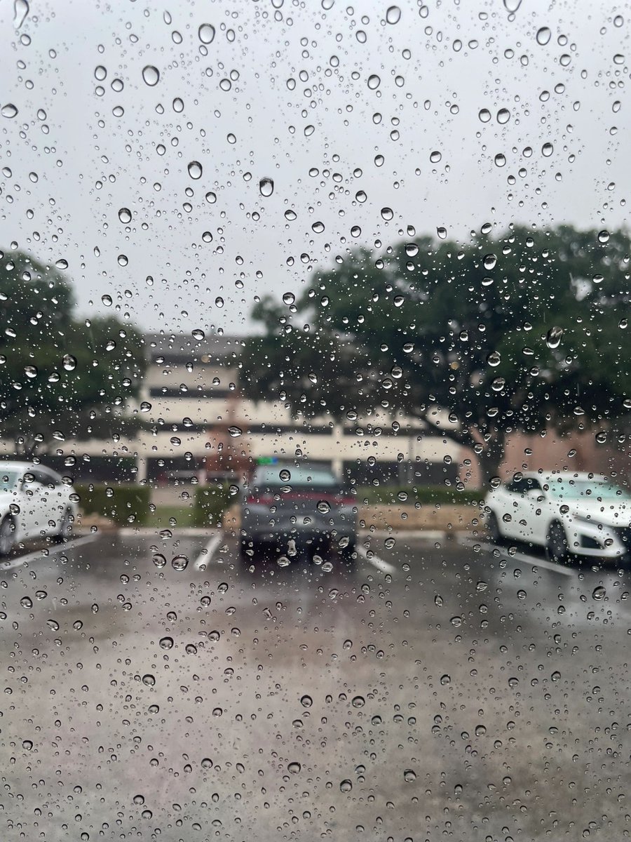 s_elfexpression's tweet image. Very beautiful piano music in the rain