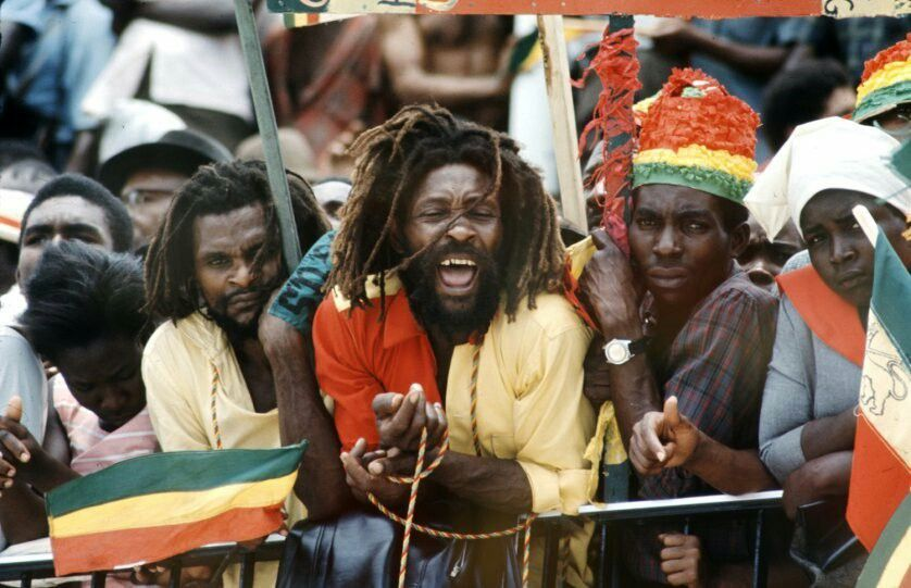 Anti Rasta 19) Lo que pasaba es que se habían formado muchos grupos en la isla que ...