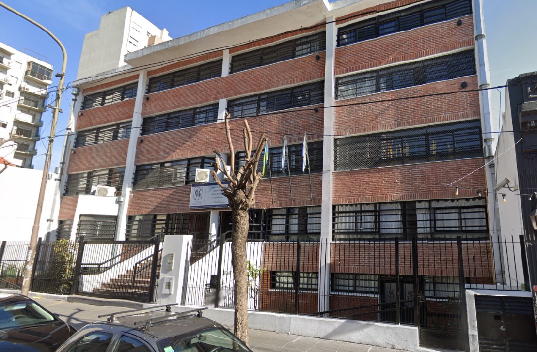 CanalQuilmes's tweet photo. #Quilmes: Conmoción en la comunidad educativa del colegio Mancedo por el anuncio del cierre. 

❗️ A las 16:30 se juntan padres, docentes y alumnos en la puerta del establecimiento. 

CLICK ACÁ 👉 https://t.co/SqBbMiAL6X https://t.co/y9CZCz7SWC