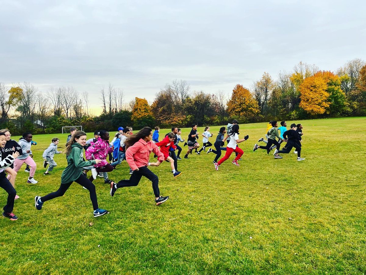 PaulRoadPe1's tweet photo. A little sprinkle never hurt anyone. Pumpkin Run 2023! @PaulRoadSchool https://t.co/sQaklNgDfN