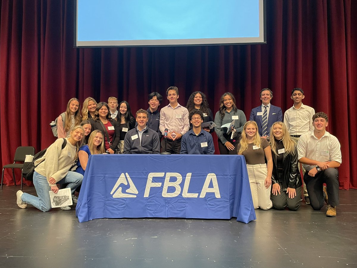 cteshelton's tweet photo. Excited to participate in todays FBLA Fall leadership conference here at University of Hartford.  Beautiful day and exceptional group of student leaders!!! https://t.co/lxJ159CV4z