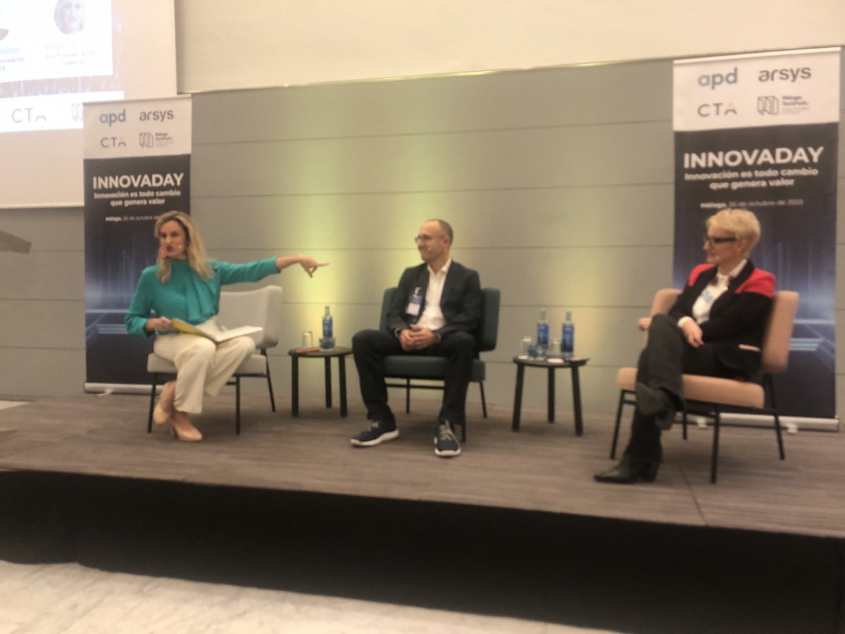 juancarcubeiro's tweet photo. #INNOVADAY #Málaga Conversación estratégica entre David Vallejo @arsys y Virginia Calvo, CEO de @GIANTS, moderada por Vanessa Moreno, DirCom del @CTAAutonoma https://t.co/Y79BVq1pHE