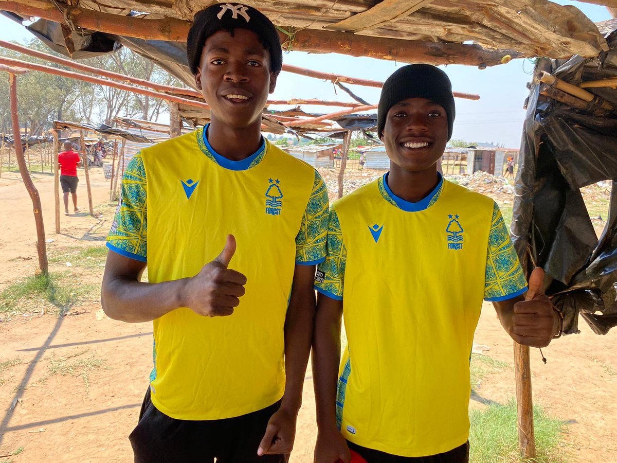 Great to see these kits helping players in #Chiredzi #Zimbabwe
Thank you to <a href="/NffcFanPage_/">Nottinghamforest</a>  <a href="/NFFC/">Nottingham Forest</a> <a href="/NFFCAcademy/">Nottingham Forest Academy</a>
