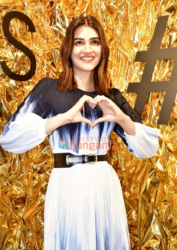 F9YVT04WQAArBOF?format=jpg&name=900x900