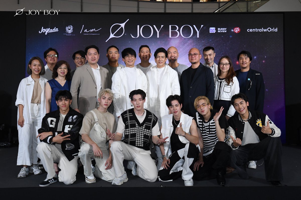ภาพทีมผู้บริหาร 'JOY BOY' ร่วมกับพาร์ทเนอร์ และศิลปินวง PROXIE

.

JOY BOY Press Conference
#JOYBOY_TH #JOYBOY_PressCon
#JOYBOY_PressConxPROXIE
#PROXIEth