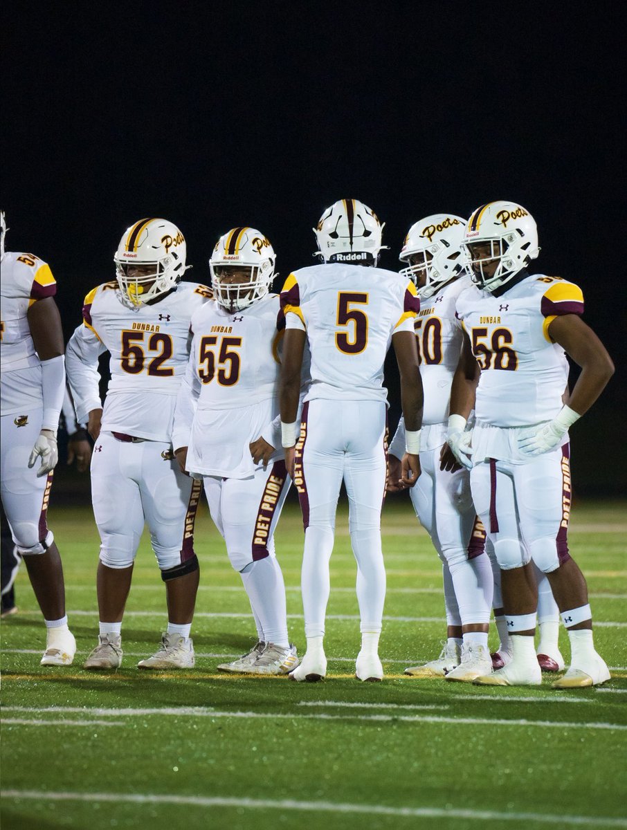 1bigger_j's tweet photo. Dunbar Football 
3.2 Avg Team GPA 1 quarter
5 players 4.0  or better
20 players 3.8 - 3.0
9 players 2.5 - 2.9
" we also win a lot of football games"
@DUNBARFBCOACH https://t.co/62u1p4cHlU