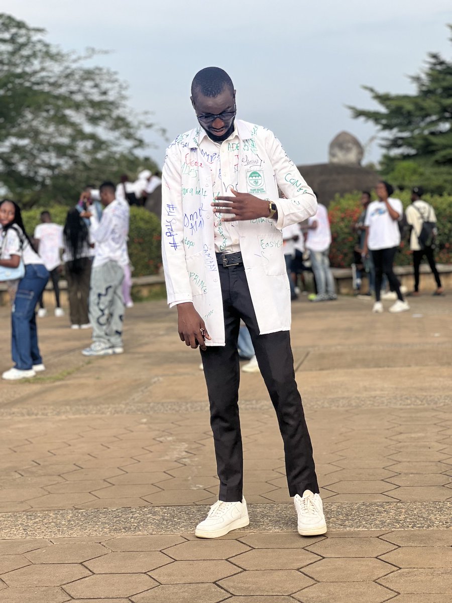 TheOnlyTeeBest's tweet photo. Dear Lord, Thank You 🙏❤
I'm now a graduate 🎓😌🕺🤭🥳🥵
#Finally
#GodDid
#ANN_22
#Graduate
#ClassOf22
#TheGreatDay
#NutriMinds_22
#GraduateAtLast
#TheGrandFinale
#GreatnessAlways
#FUNAABGraduate https://t.co/ID5tIZP3Un