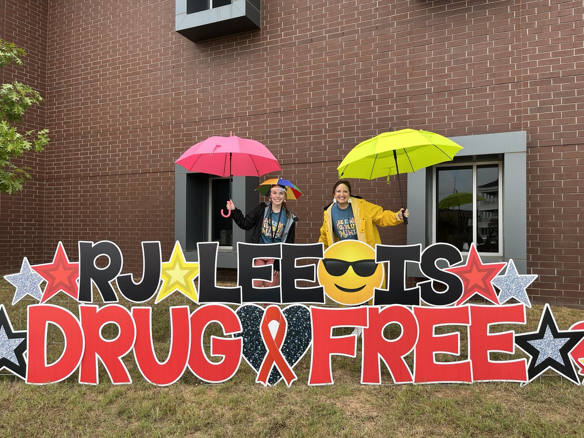 lightfootj22's tweet photo. BRAIN OR SHINE! ☔️☀️ @RJLeeCounselor and I spent our morning delivering brain stress balls for our learners to practice our theme: Being Kind to Your Mind!🧠 https://t.co/tEFduDov24