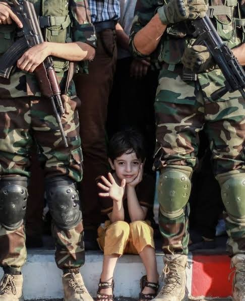 "Kalmışım ara yerde tozdayım dumandayım. Kirli bir mekandayım, iğrenç bir zamandayım."

~ Abdurrahim Karakoç
#ForPalestine