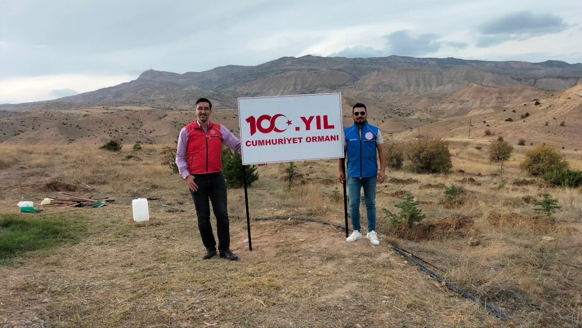 Cumhuriyetimizin 100.Yılında 100 fidanı toprakla buluşturduğumuz etkinliğimizle geleceğimiz için en güzel yatırımı yaptık.
#GSBGM