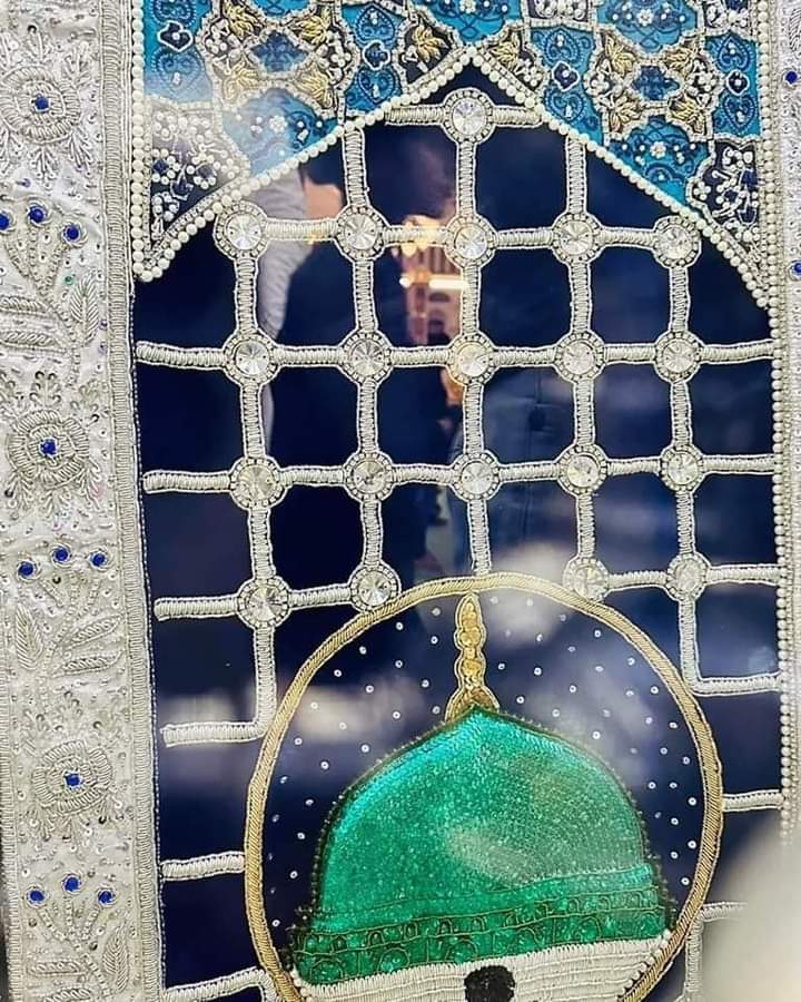 #ShaykAbdulQadirTheTruthful
آپؒ فرماتے ہیں:

’’25 سال تک مَیں بالکل تنہا رہ کر عراق کے بیابانوں اور ویران مقامات میں سیاحت کرتا رہا اور 40سال تک مَیں عشاء کے وضو سے صبح کی نماز پڑھتا رہا-مَیں عشاء کے بعد ایک پاؤں پر کھڑا ہو کر قرآن مجید شروع کردیتا‘‘