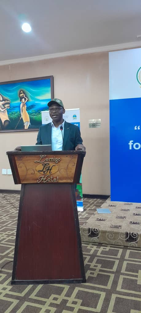 RRwarri's tweet photo. Glad to be with @FAORwanda  to launch the “Supporting innovative urban agriculture for enhanced food security&amp;nutrition”project to enhance access to healthy environment&amp;diets,increase availability of green spaces,contribute to climate change mitigation&amp;adaptation @CityofKigali https://t.co/1N9KQrRTR1