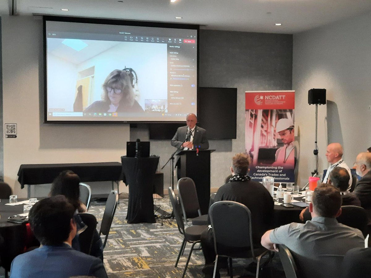 Cette semaine, le #CCNB a eu l’honneur d’accueillir la rencontre semi-annuelle du #NCDATT. Un moment fort : le discours d'ouverture de notre PDG, <a href="/PierreZundel/">Pierre Zundel 🇺🇦</a>. Fiers de contribuer à cette initiative majeure pour l’éducation au Canada. #Education #Canada