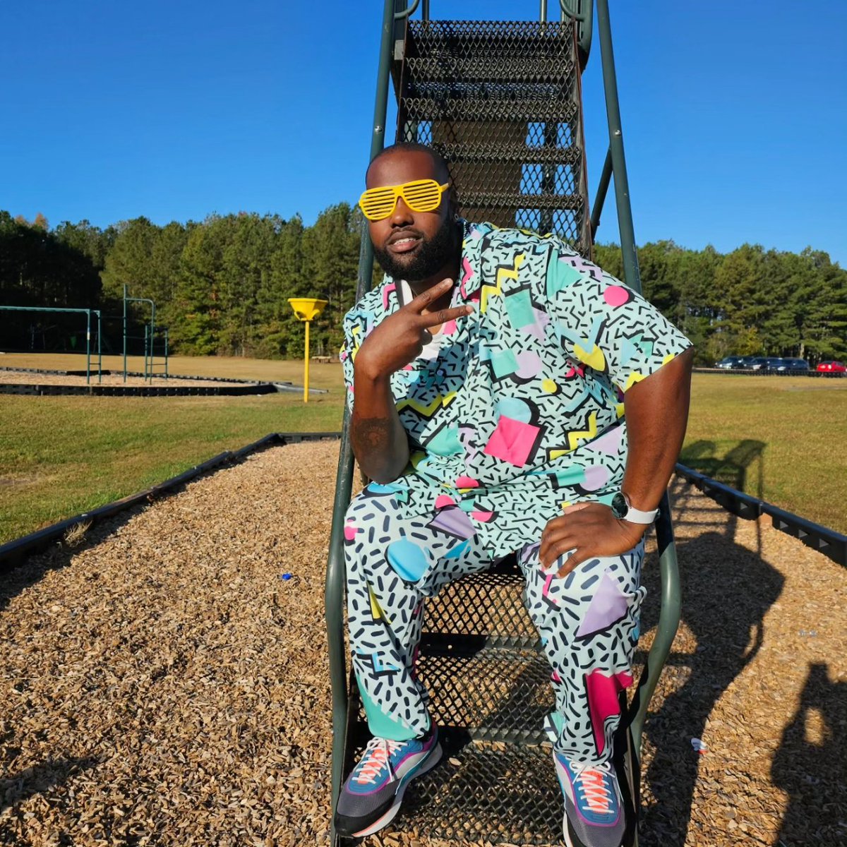 emb0889's tweet photo. Drugs are outdated #ncssbethebest #RedRibbonWeek #DecadesDay #TotallyRad80s https://t.co/su2H52yWxo