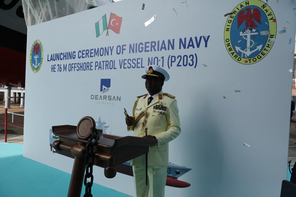 Aziz Yıldırım'a ait Dearsan Tersanesi tarafından 🇳🇬 Nijerya Donanması için inşa edilen 76 metrelik açık deniz karakol gemisinin denize indirilme töreninden görüntüler... #OPV76 #Dearsan