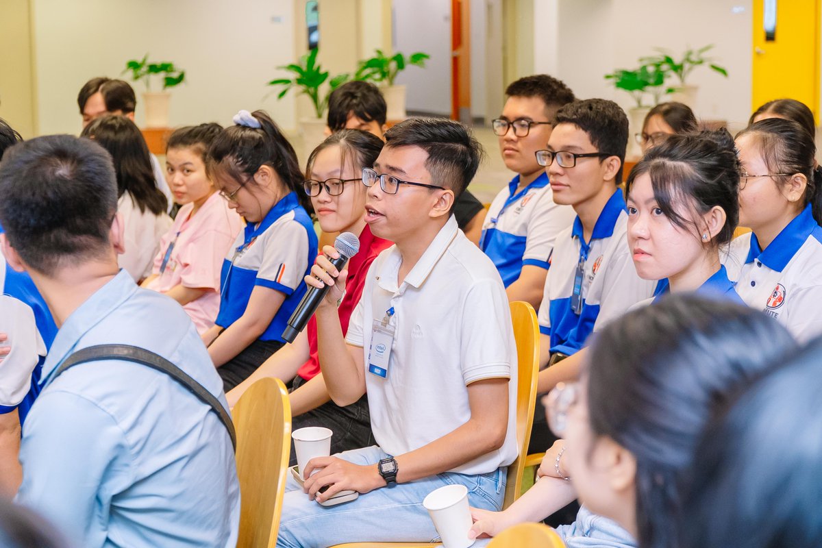 WeAreIntel tweet media