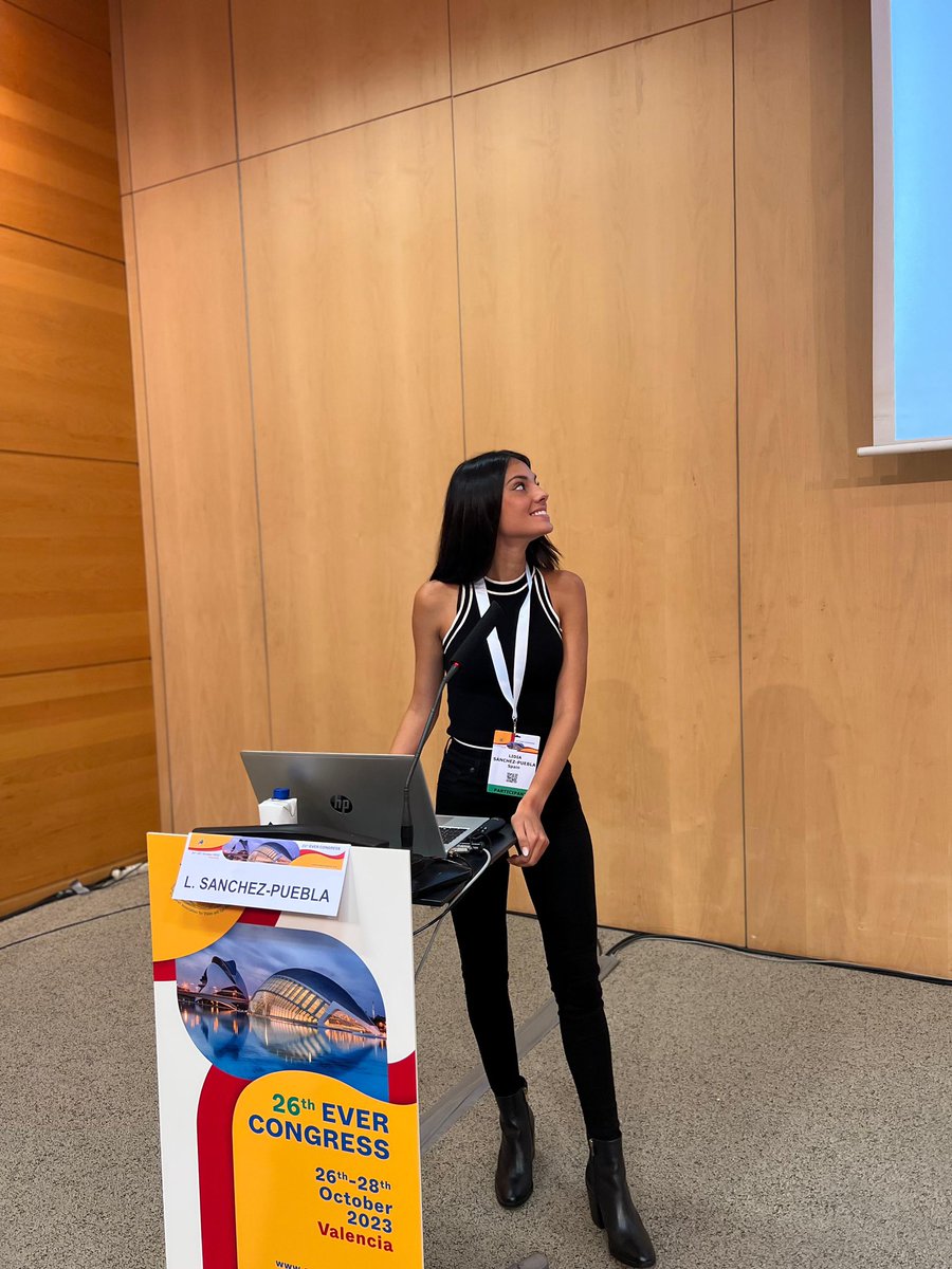 CastroviejoUCM's tweet photo. Primer día del @EVER_connect participando en varios SIS con diferentes comunicaciones de la mano de @esalobrar y @Fdez_Albarral Además nuestra pre-doctoral @Lidiyou ha presentado un Rapid Fire y nuestras profesoras Ana y Rosa han moderado un SIS #Ever2023 #IIORC #congress https://t.co/dMbd3jAxUl