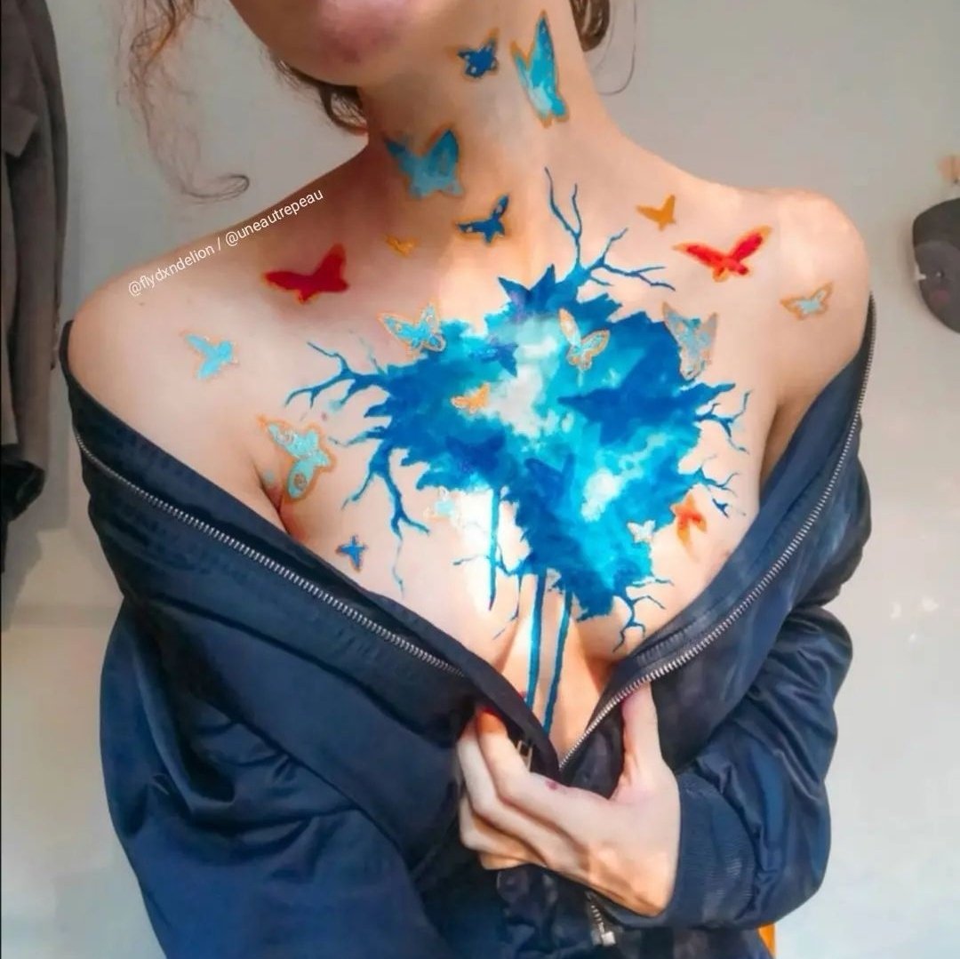 flydxndelion's tweet photo. Aider les artistes et artisans en partageant, ça coûte 0 € 

+ version auto peinture sur corps ft du BLEU 🦖💙 https://t.co/1xpE0DXqK5