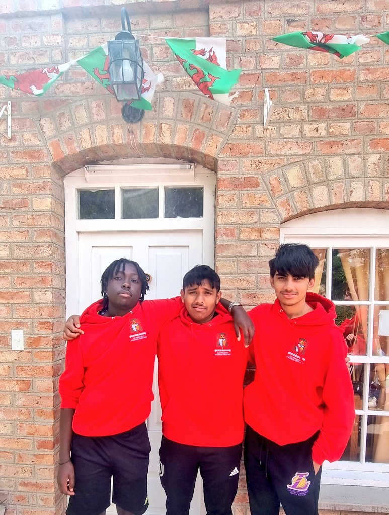 MissCooperSJC's tweet photo. Penblwydd Hapus heddiw / Feliz cumpleaños hoy to Arnav K!🥳🎈🎂 we are about to celebrate with traditional Welsh cake and tea at Plas Y Coed teahouse. @SJC_Languages @SJC_OutdoorEdu @LwEduTravel #SJCSpanish #SJCWelsh #SJCAdventure #SJCFamily #SJCR16 https://t.co/Ta2Sr6D6Yx