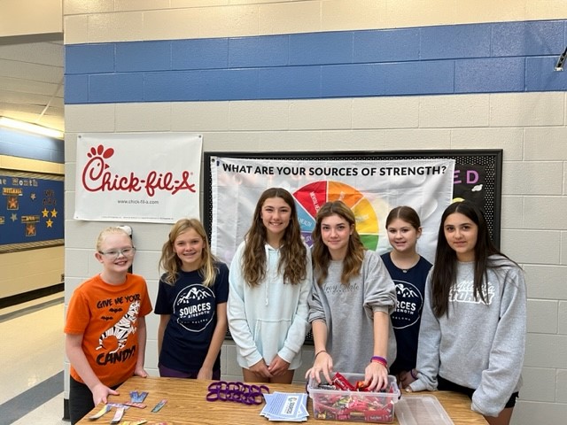 Mabry_MS_Cobb's tweet image. Our #sourcesofstrength peer leaders greeted each grade level with calm strip stickers, suicide prevention bracelets, and an encouraging message to spread their message of hope, help, and strength! @MabryCounselors #chargersleadtheway #RedRibbonWeek