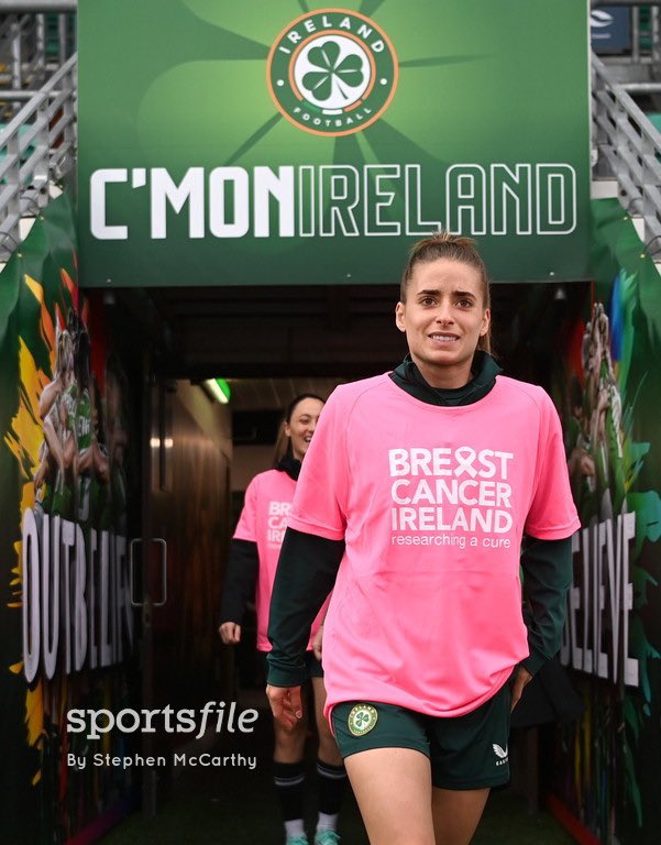 Chloe Mustaki wearing a pink t-shirt to promote Breast Cancer Ireland's awareness month during a Republic of Ireland women training session at Tallaght Stadium today. 📸 @SportsfileSteve sportsfile.com/more-images/77…