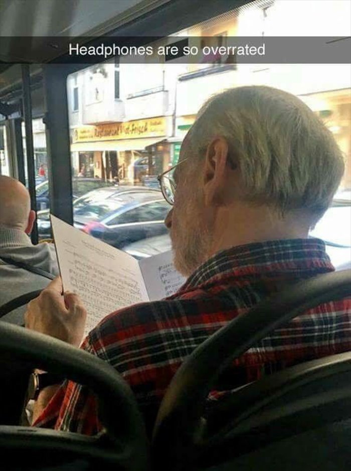 This is how we travel on the bus 😇