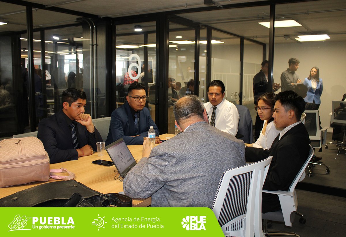 EnergiaPuebla's tweet photo. La categoría de #Electromovilidad del #ElectroHack2023 ya tiene los equipos que concursarán por una estancia académica y profesional en #SiliconValley. ⚡️🇺🇸🏆 Ayer en el primer día del concurso, las y los estudiantes, participaron en talleres, mentorías con expertos y presentaron su proyecto ante el público. Sus ganas de transformar a #PueblaConEnergía nos inspiran, ¡enhorabuena!