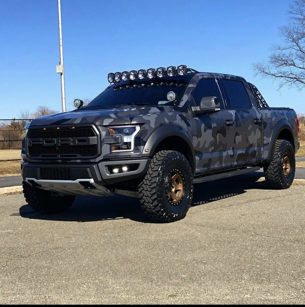 AntwanSmith26's tweet photo. Ford has come to an agreement with UAW with more details forthcoming. Right now it looks like a 25% raise over 4 years is the biggest take away. 

#Dealerships #suppliers #Automotive will all feel the impacts in the coming months and years.

#Isellautomotivebusinesses https://t.co/KPDNpSxUXx