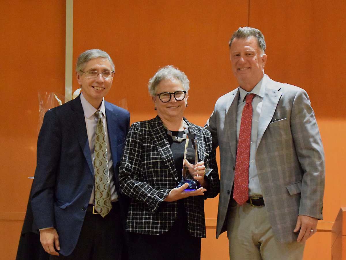 Congratulations to @AKaletMD for receiving the 2023 @AAMCToday Excellence in #MedEd Award for her dedication to advancing medical education as a leader, mentor & educator #academicmedicine #AAMCAwards