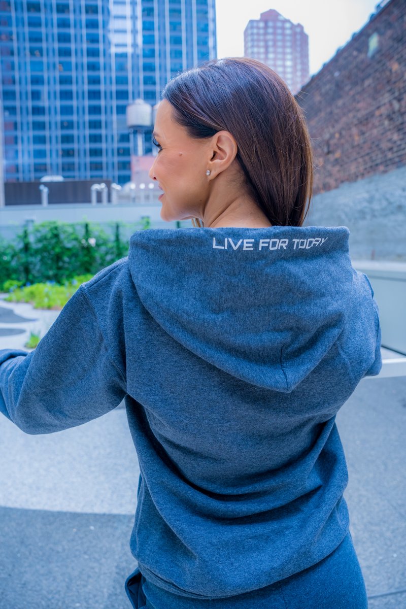 My “Love Always” set from Live For Today Clothing Brand is the perfect way to stay comfy & fashionable on those cool summer nights.✨ Feel the love in every step you take. 💙 XO, LA #LiveForToday #LoveAlways #CasualChic

 ➡️ lftclothingbrand.com/collections/lo…