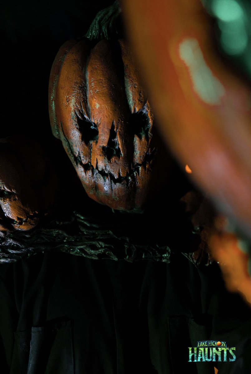 LakeHickoryHnts's tweet photo. 🎃 Happy #NationalPumpkinDay! 🎃

🎟️ We are #OPEN TONIGHT 7PM-11PM! Go to https://t.co/L1JHfkoL9T to get your tickets to hang out with our #Pumpkin #King for Pumpkin Day and kick off #Halloweekend! 👑🎉 Oh, and BE PREPARED TO BE SCARED!!! 😈 https://t.co/kOrXo1AWhH