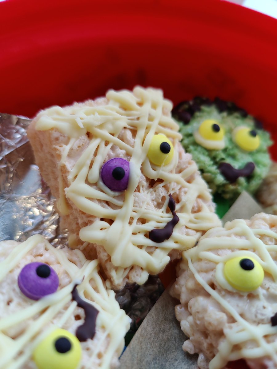 A spooky #TreatTasticThursday in 8AD Maths. Ava created these amazing (and rather delicious) treats for us to enjoy after a fun maths lesson. Well done Ava, they were lovely! 😋🎃👻